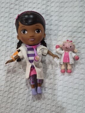 Disney Doc McStuffins & Lambie Plastic Action Figure Set Toys